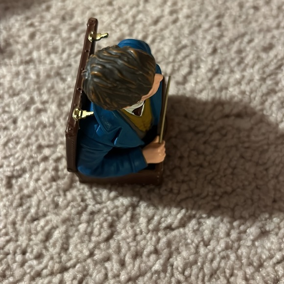 Fantastic Beasts and Where to Find Them Newt Scamander Hallmark Keepsake 2022 - Picture 10 of 12